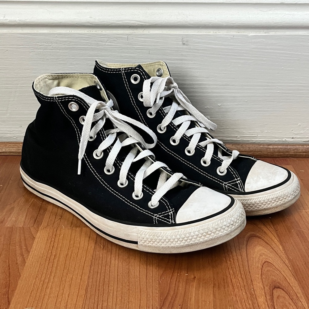 Converse All Stars Men’s Size 9 Women’s 11